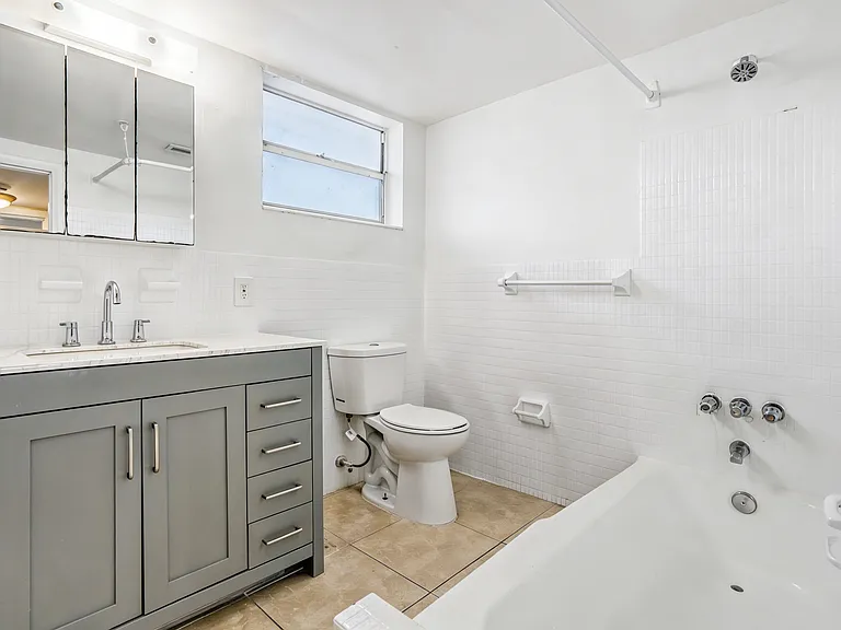 1 - Web Quality - 011 - 11 Bathroom 1 - Web Quality - 011 - 11 Bathroom