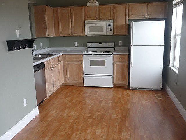 2nd image of 2811 S Archmore Ct