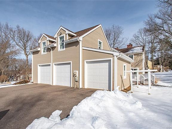 4th image of 24 Stonehedge Dr
