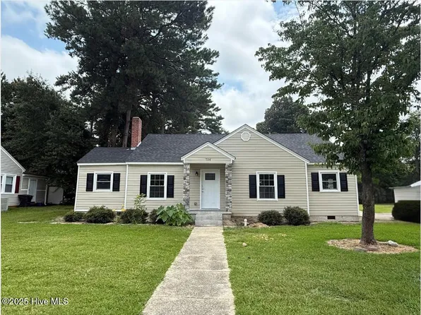 704 Cutchin St, Clinton, NC 28328