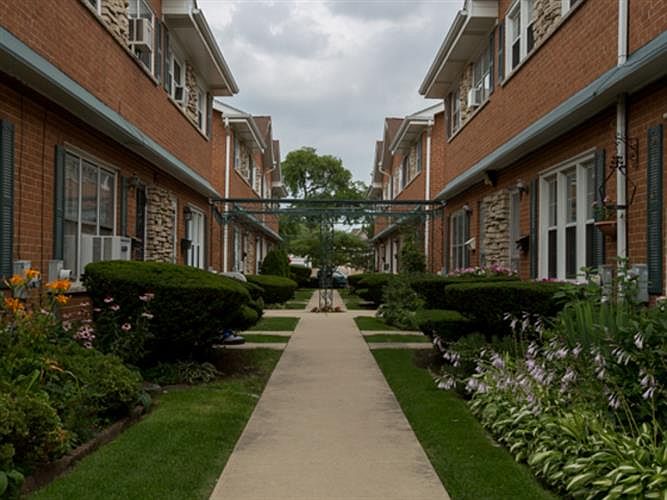 1st image of 4550 N Milwaukee Ave APT M