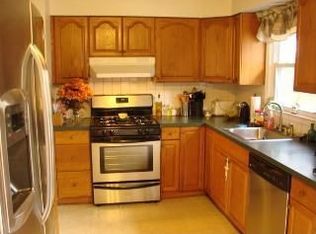 10 Parkview Pl, Poughkeepsie, NY 12603