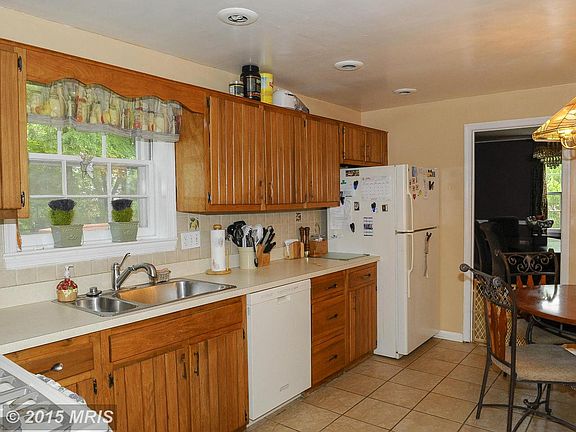 5th image of 4105 Queen Mary Dr