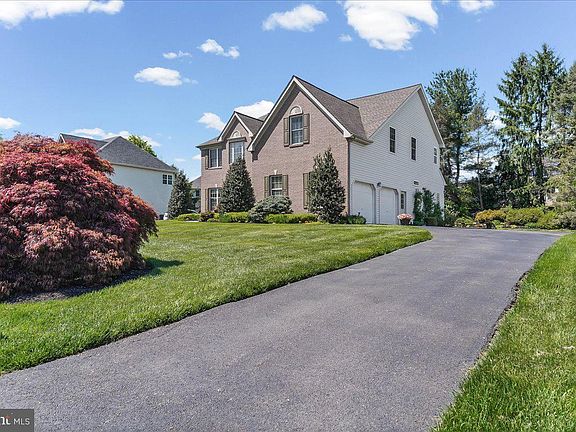 4th image of 19 Bradley Dr