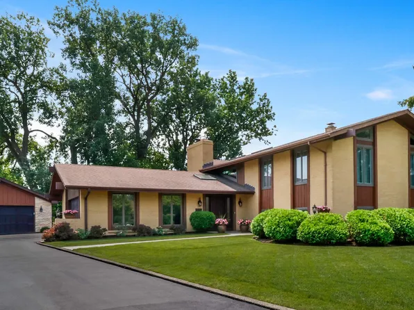 9823 Twin Creek Blvd, Munster, IN 46321
