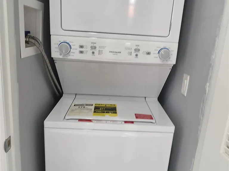 100 Griffith St #1R — Photo 13