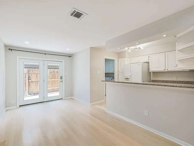 2507 Bering Dr #9 — Photo 6