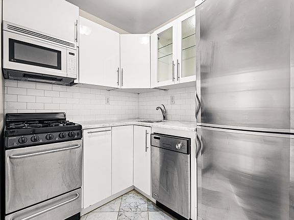 4th image of 322 W 14th St APT 5B