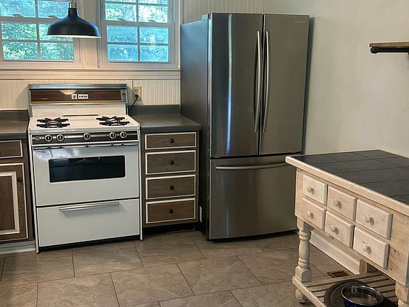 Dishwasher and garbage disposal included as well.