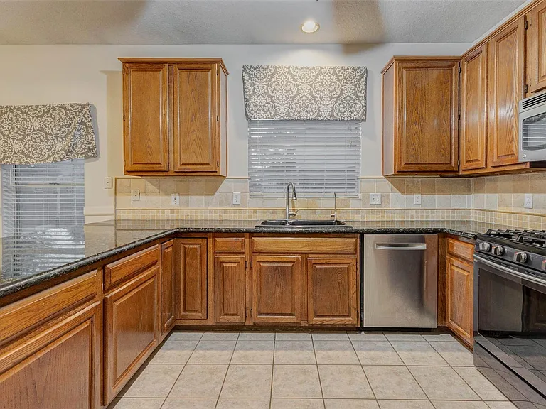 1723 Park Ridge Dr — Photo 7