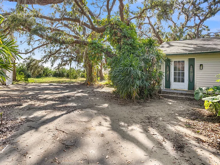 8725 Erie Ln — Photo 1