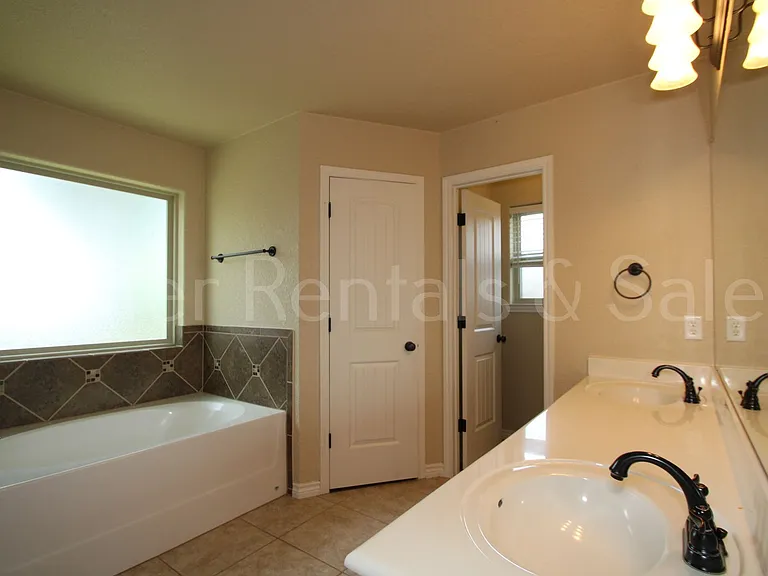 702 W Orion Dr — Photo 15