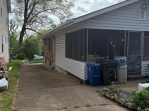 5th image of 1053 Chelsea Ave