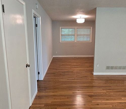 4th image of 2902 Highbrook Ct