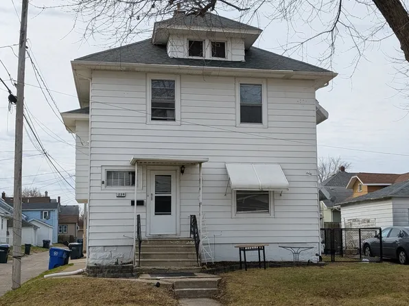 239 W Hayes St, Davenport, IA 52803