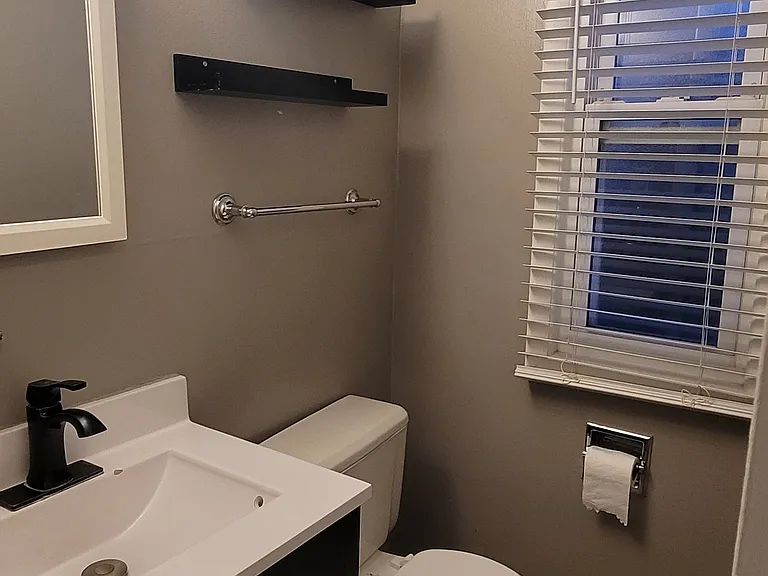 445 E Lincoln St — Photo 15