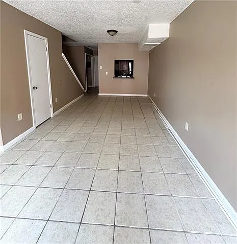2 bed, 1.5 bath, 900 sqft, $1,100 — Photo 4