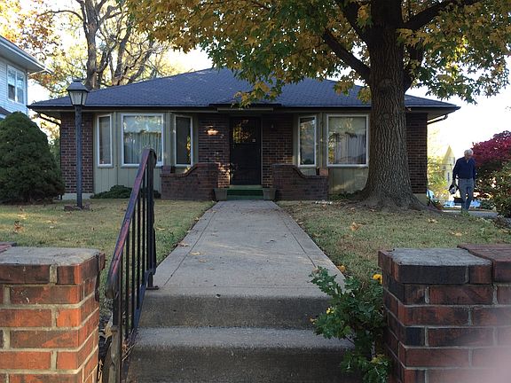 3rd image of 115 N Clinton Pl