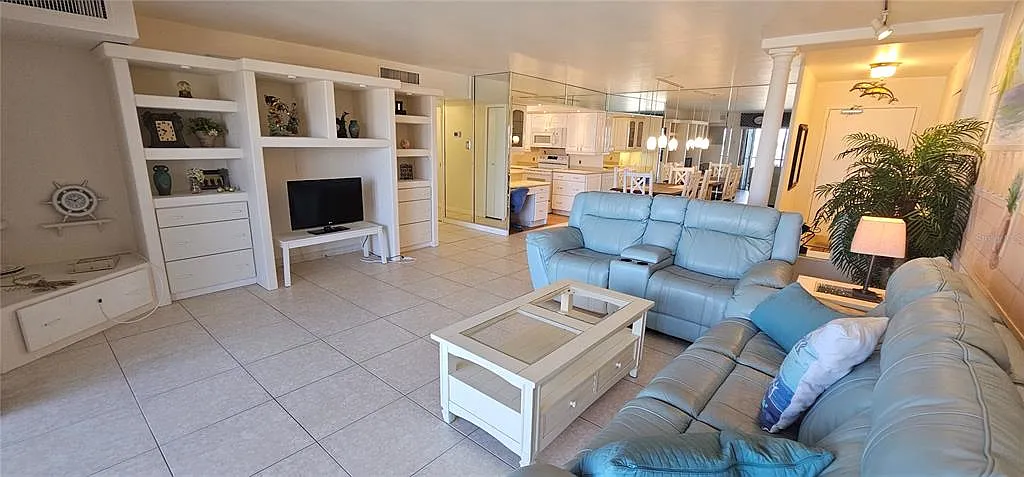 Building Photo - 10355 Paradise Blvd #710