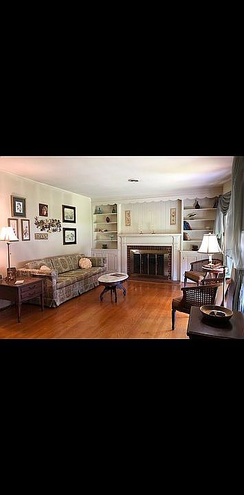 2nd image of 1020 View St