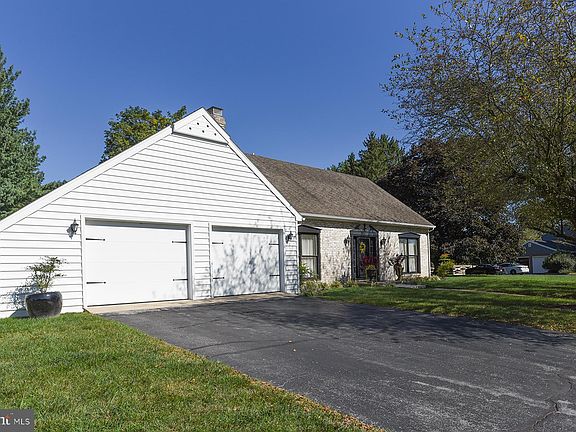 2nd image of 13927 Tropicana Dr