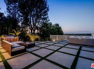16725 Oak View Dr, Encino, CA 91436