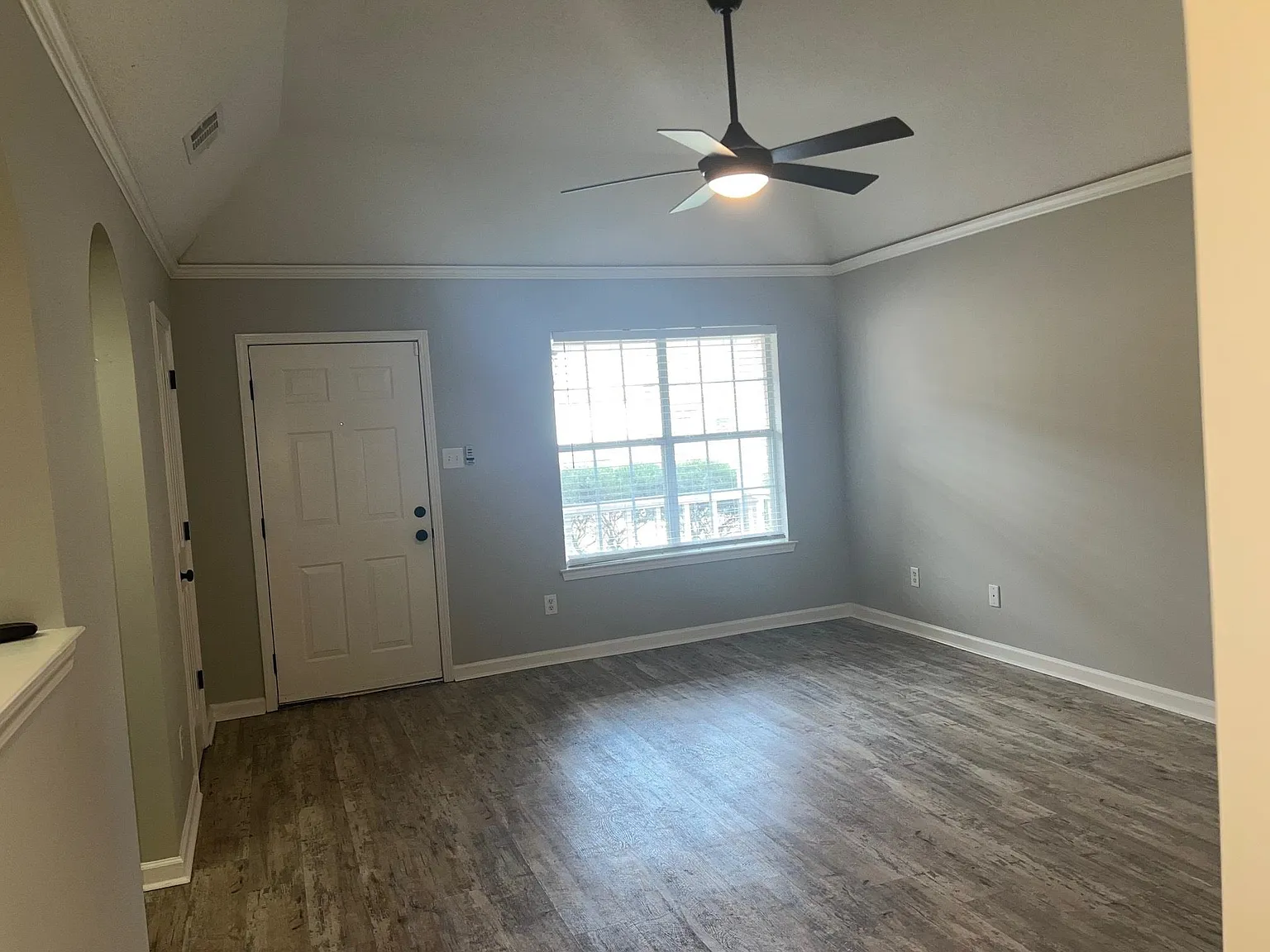 3 bed, 2.0 bath, 1446 sqft, $1,800 — Photo 4