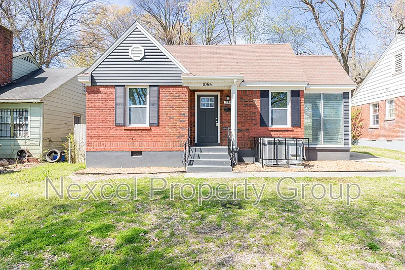 3 bed, 1.0 bath, 1127 sqft, $1,000 — Photo 1