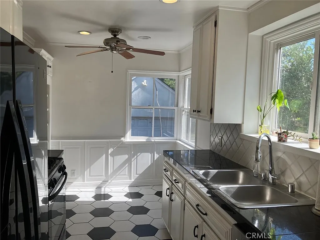 3 bed, 1408 sqft, $4,900 — Photo 4