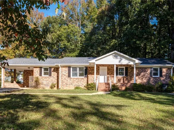 2402 Pine Ln, Reidsville, NC 27320
