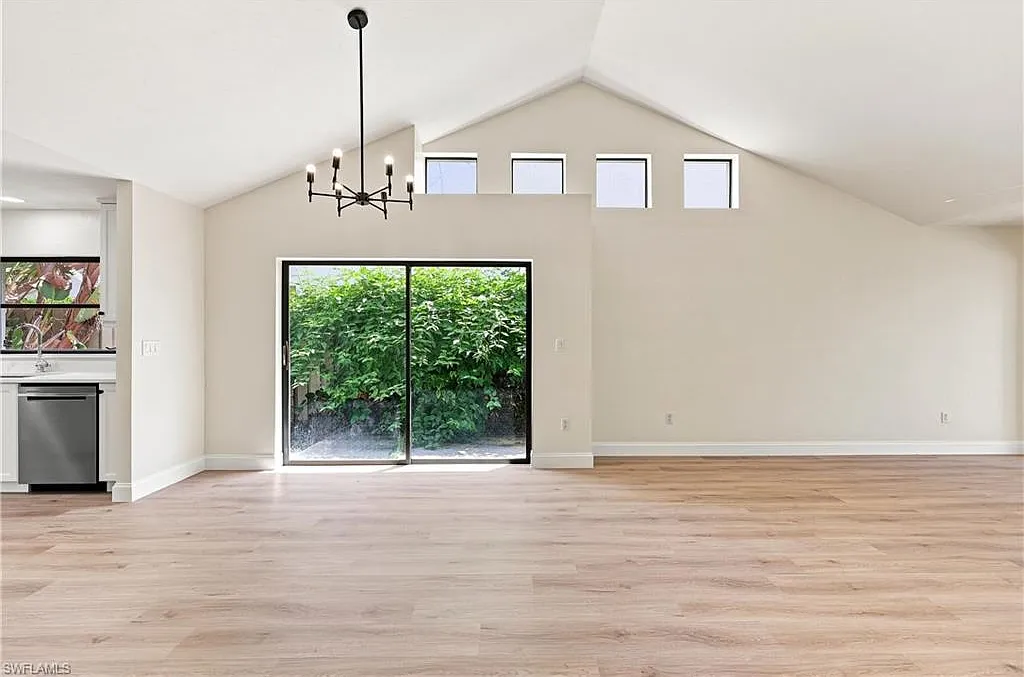 2 bed, 2.0 bath, 1359 sqft, $3,900 — Photo 4