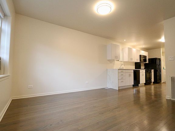 2nd image of 1944 W 22nd Pl Unit 1