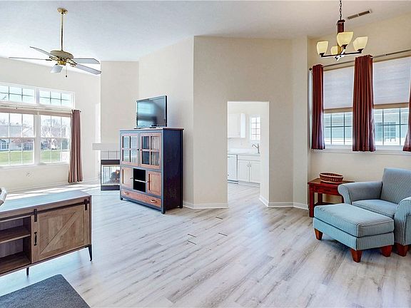 2nd image of 353 Vista Cir #25B