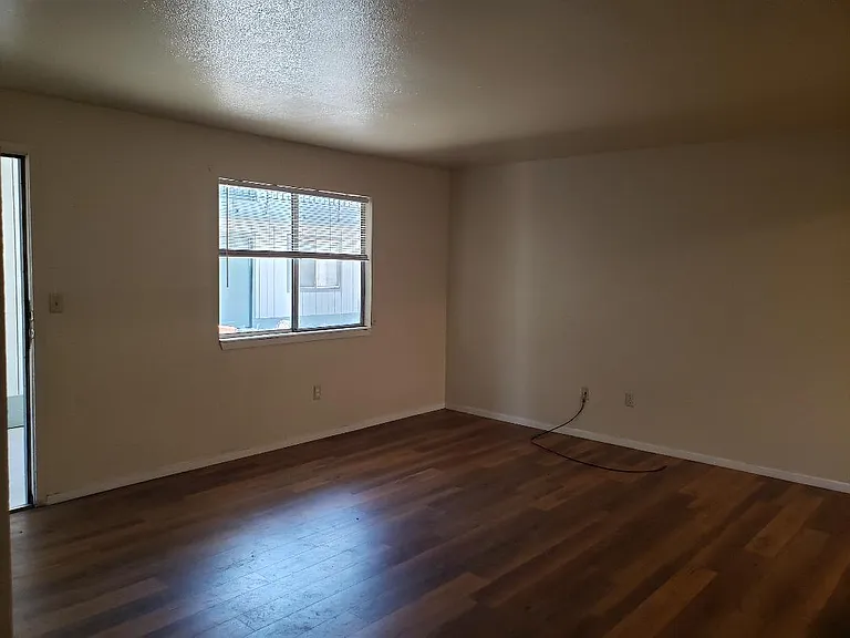 1235 E 7th St — Photo 5