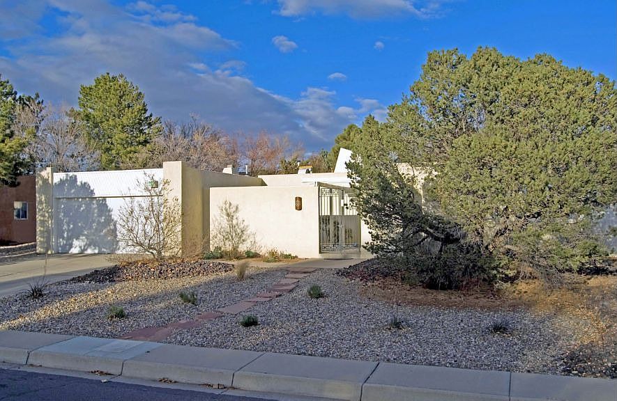 1st image of 6112 Torreon Dr NE