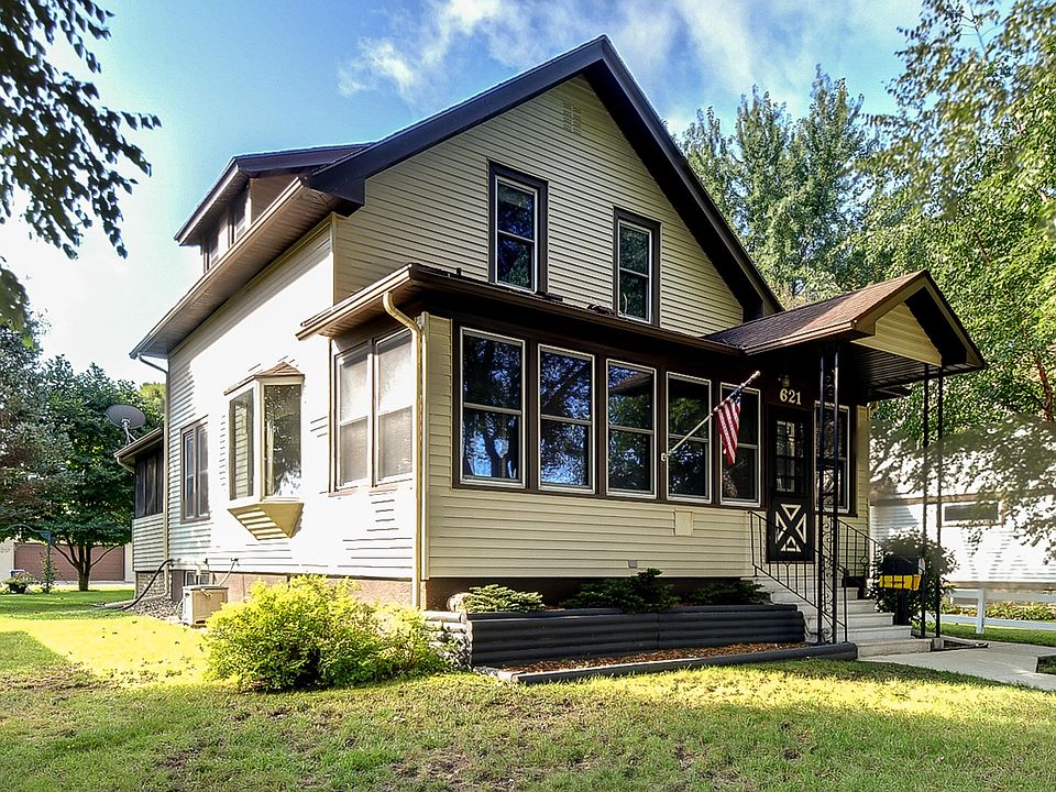 1st image of 621 7th St