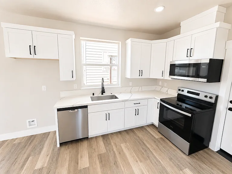 5579-5581 Linrich Ln — Photo 8