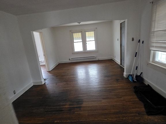 5th image of 1401 E Cantrell St