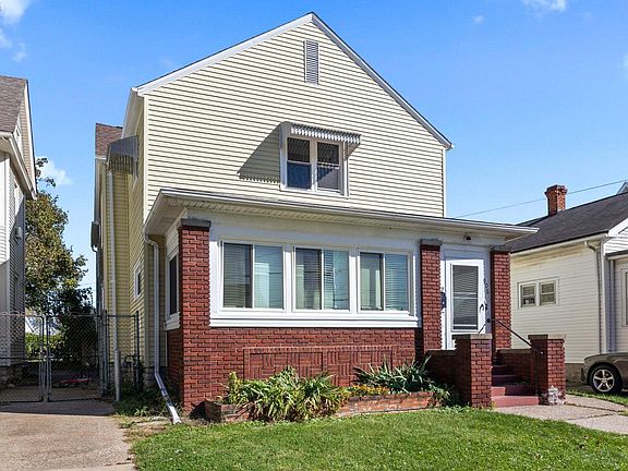 4th image of 906 Decatur St