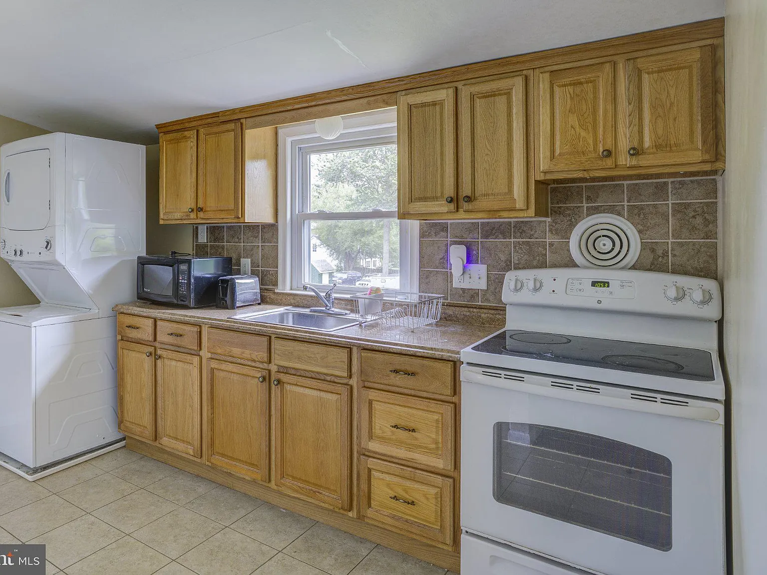 2 bed, 1.0 bath, 1568 sqft, $1,425 — Photo 4