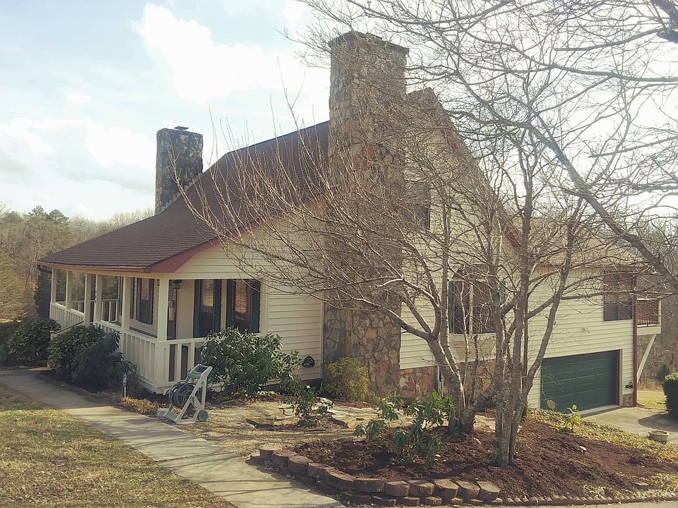 CUSTOM DESIGN FARMHOUSE