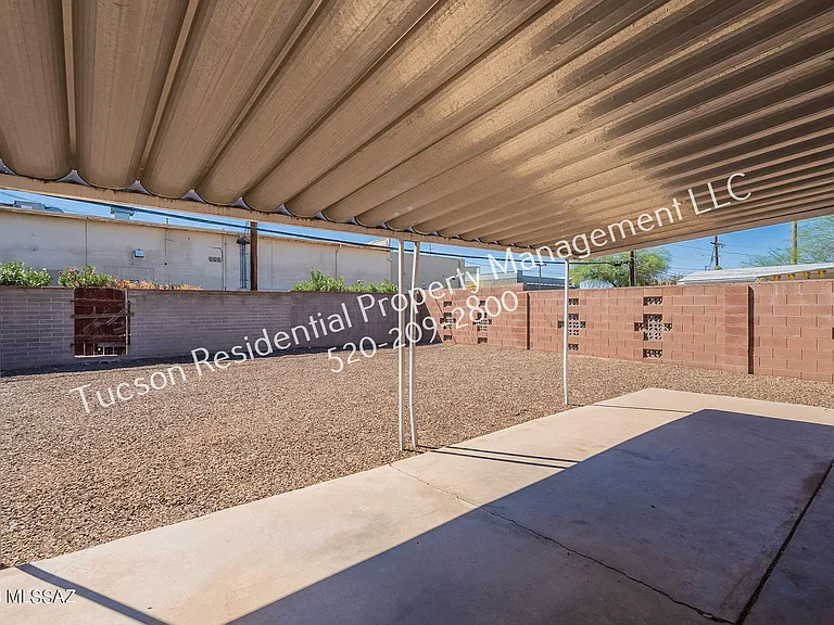 826 E Water St — Photo 37