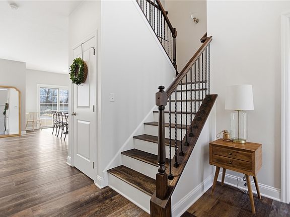 2nd image of 2094 Laurel Ridge Dr