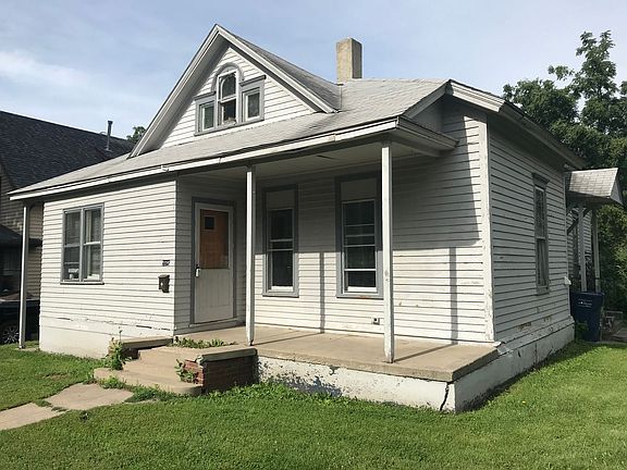 2nd image of 325 2nd St SE #204