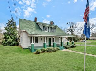 302 Gassaway St, Central, SC 29630