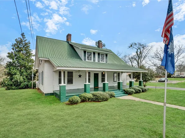 302 Gassaway St, Central, SC 29630