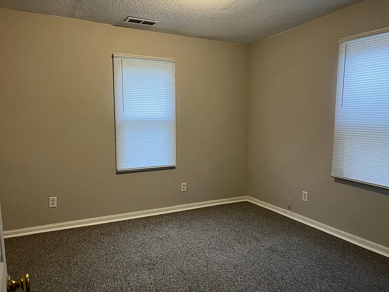 1625 E Waid Ave — Photo 8