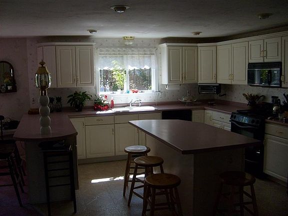 2nd image of 73 Brookhill Ln