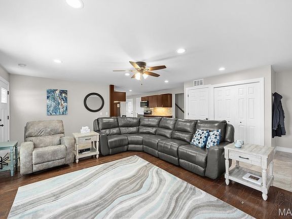 5th image of 5701 Marine Rd
