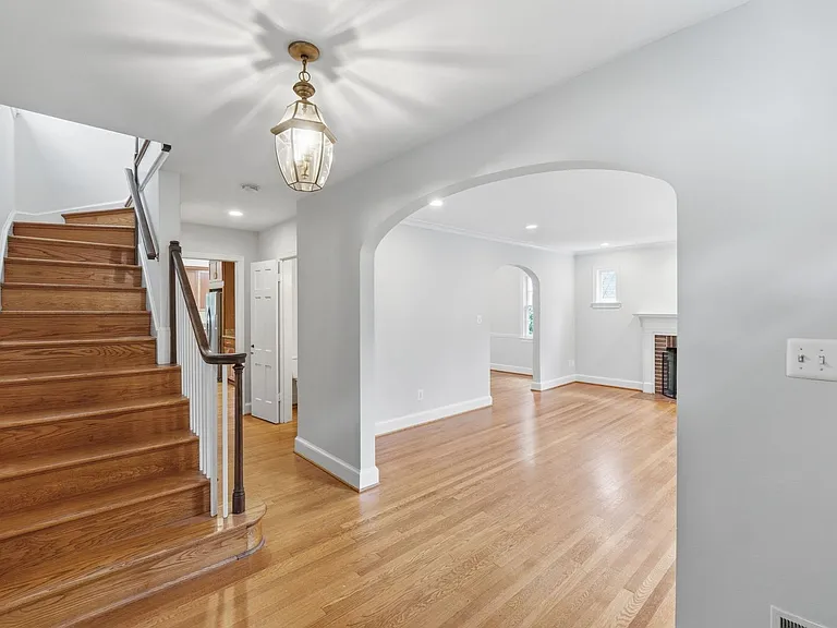 2812 Northampton St NW — Photo 11